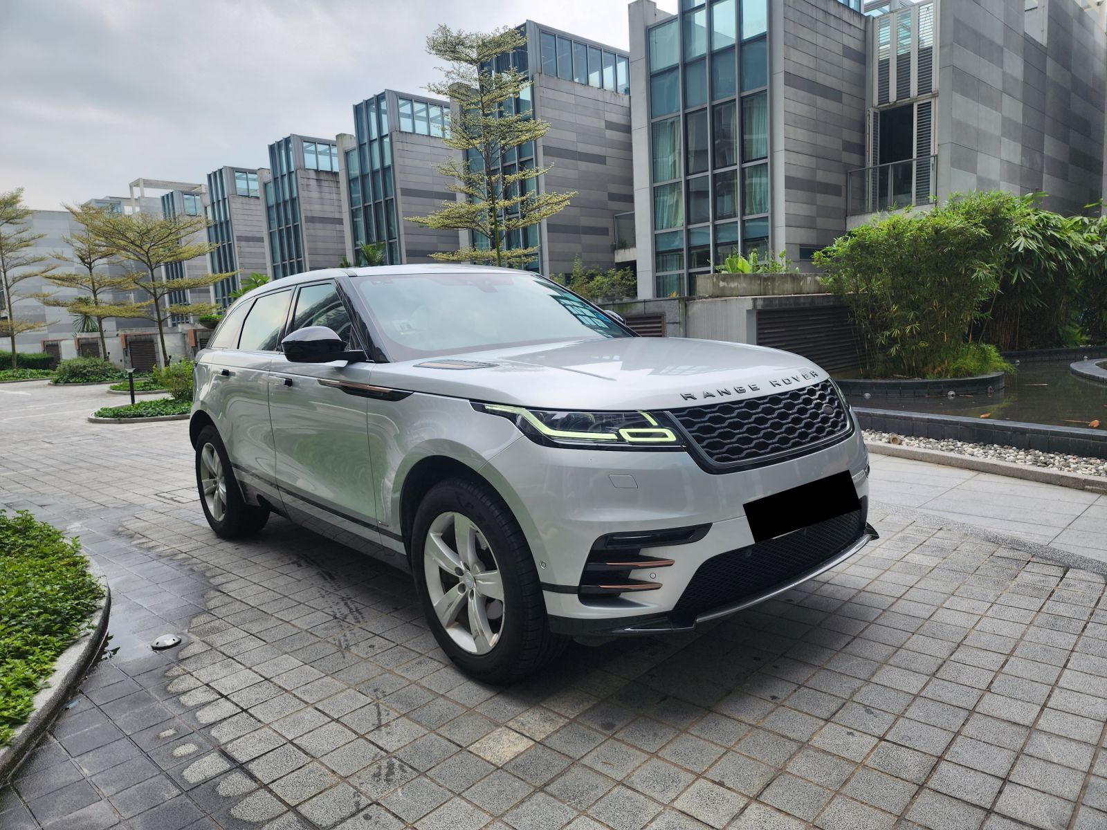 Range Rover Velar 2.0 (Min 3 days)